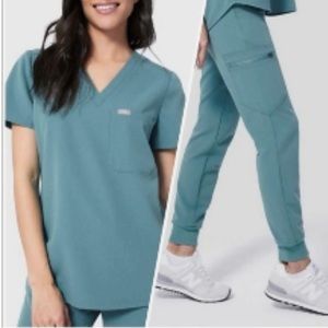 Brand new without tags Hydrogreen FIGS Scrub set.